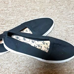 BNWT Fun Steps black slip on shoes size  8